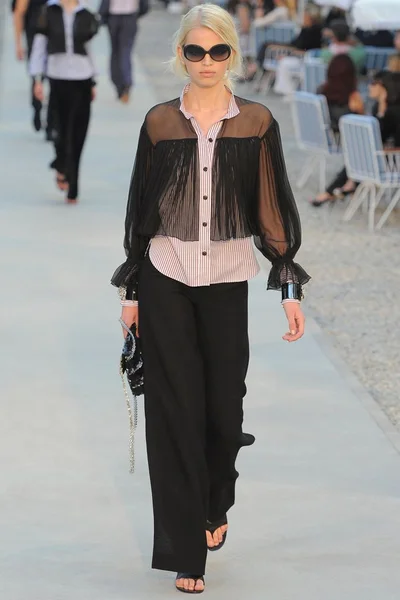 Look 24